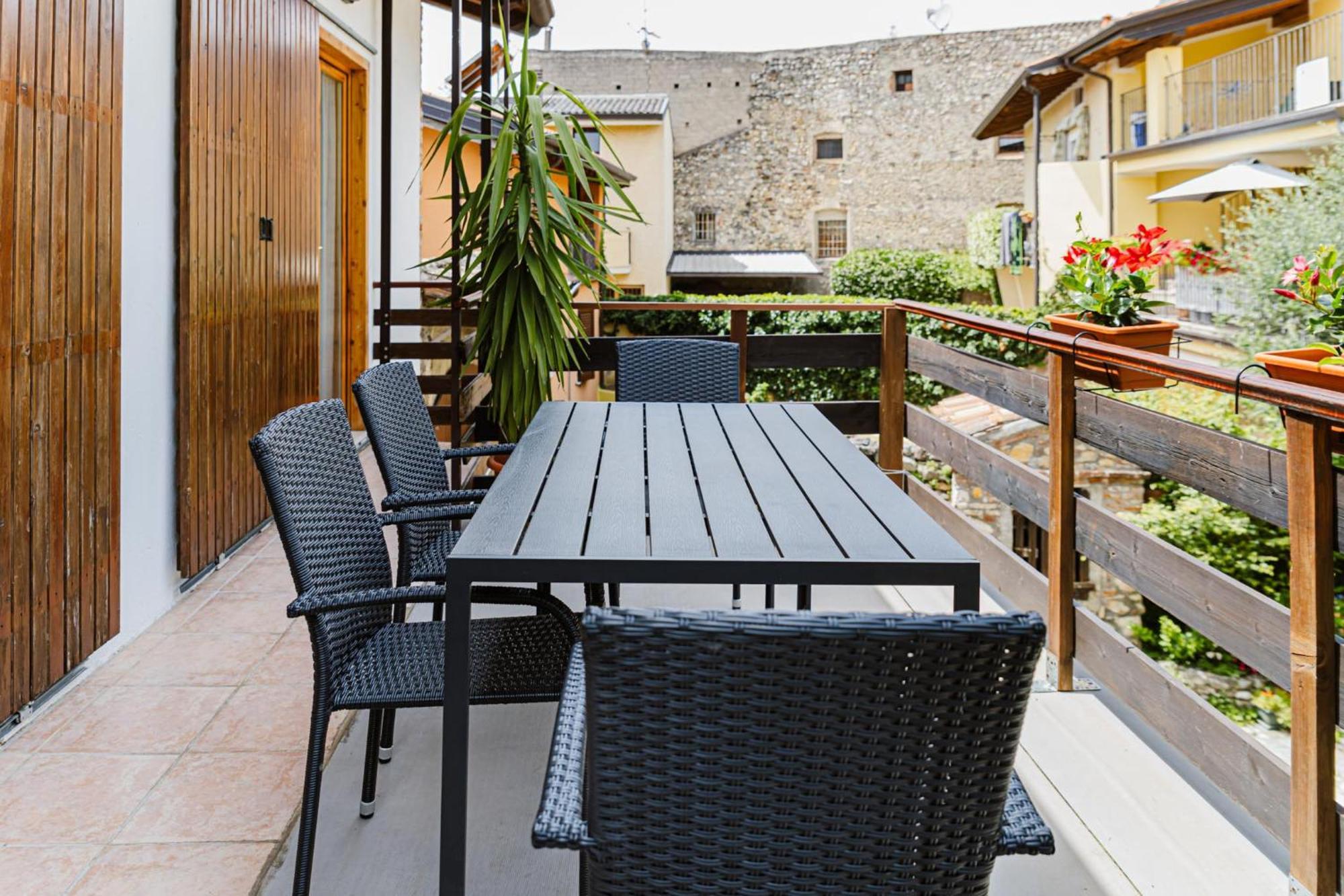 Cozy Castello Apartment Manerba del Garda Bagian luar foto