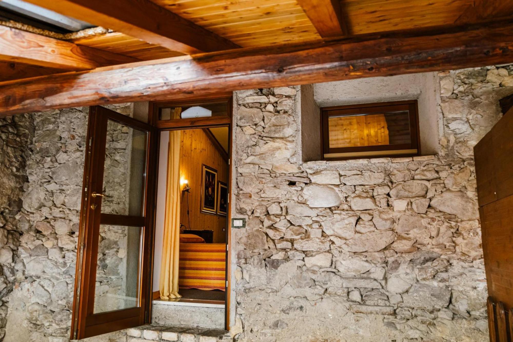 Cozy Castello Apartment Manerba del Garda Bagian luar foto