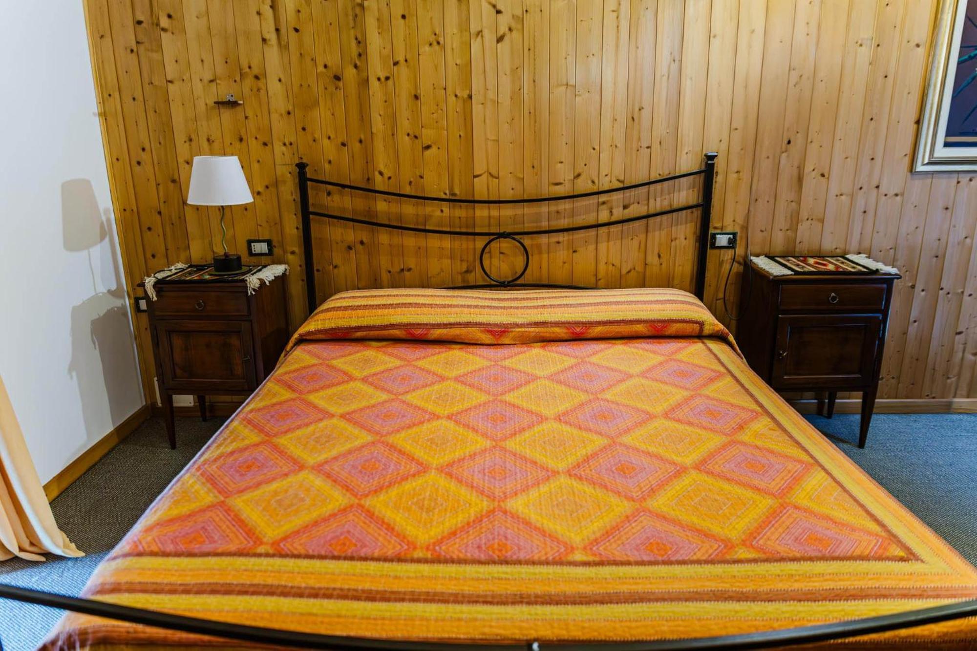 Cozy Castello Apartment Manerba del Garda Bagian luar foto