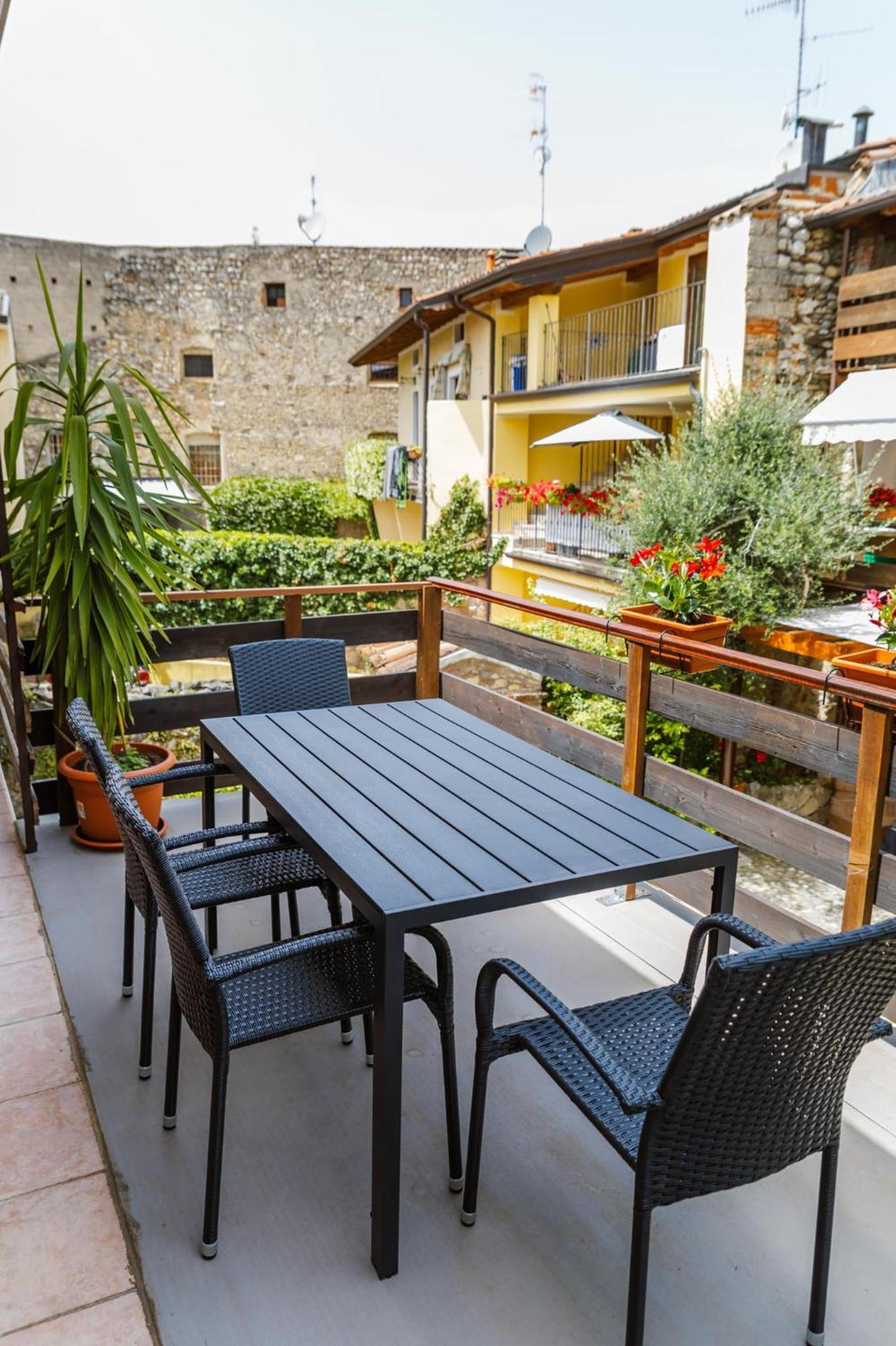 Cozy Castello Apartment Manerba del Garda Bagian luar foto