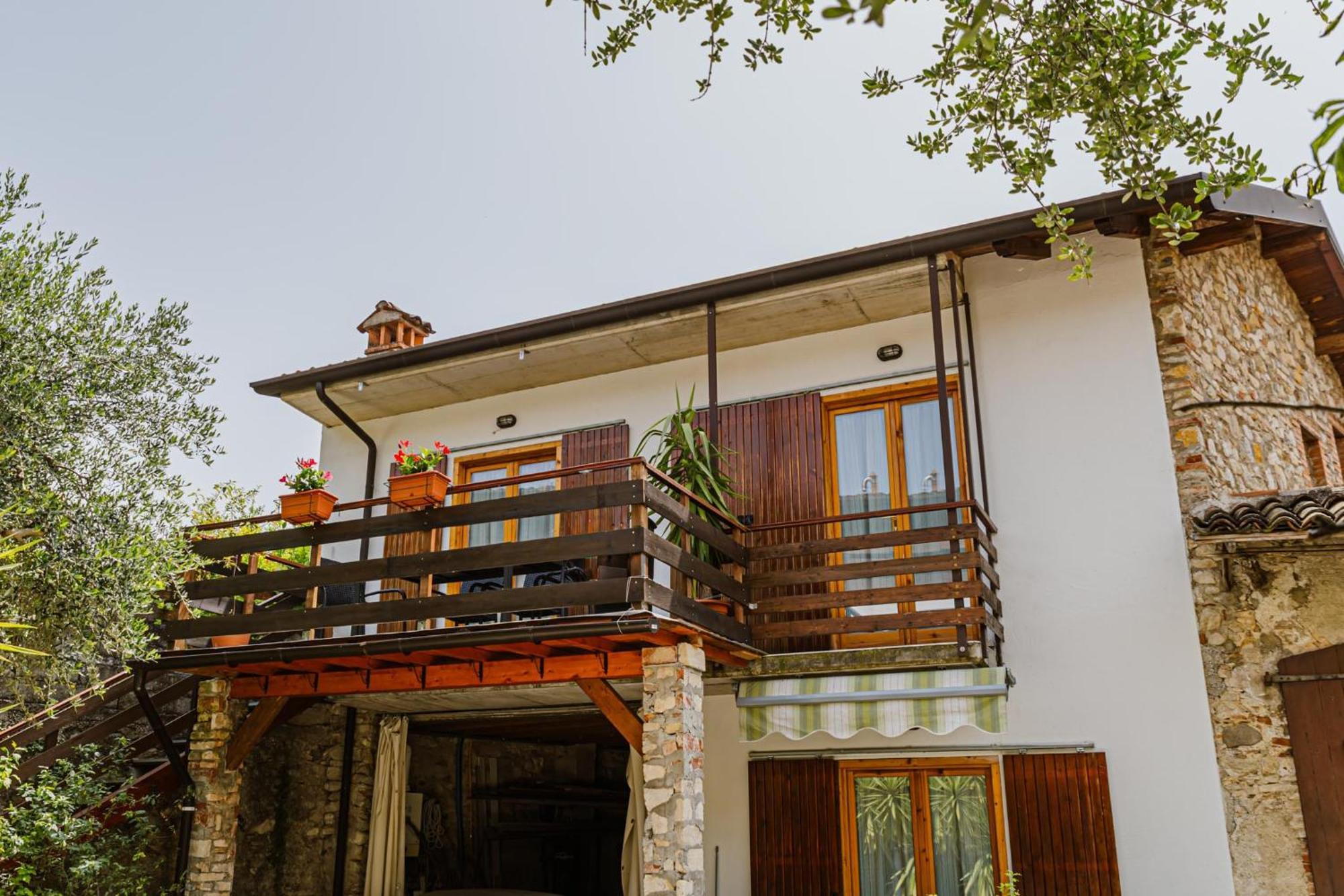 Cozy Castello Apartment Manerba del Garda Bagian luar foto