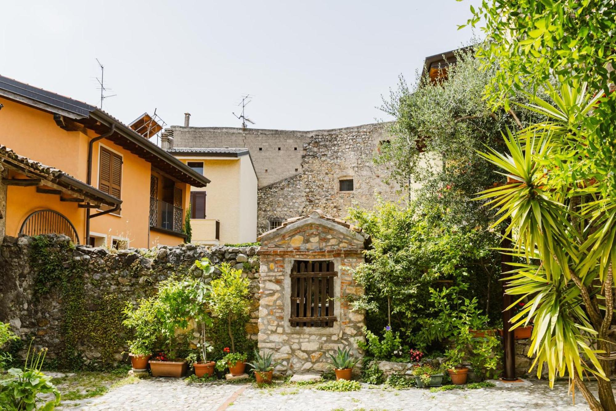 Cozy Castello Apartment Manerba del Garda Bagian luar foto