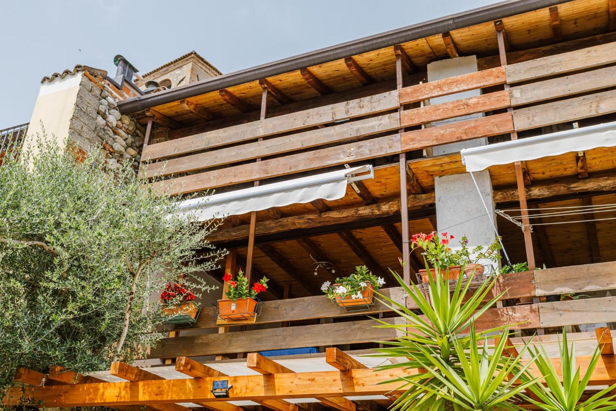 Cozy Castello Apartment Manerba del Garda Bagian luar foto