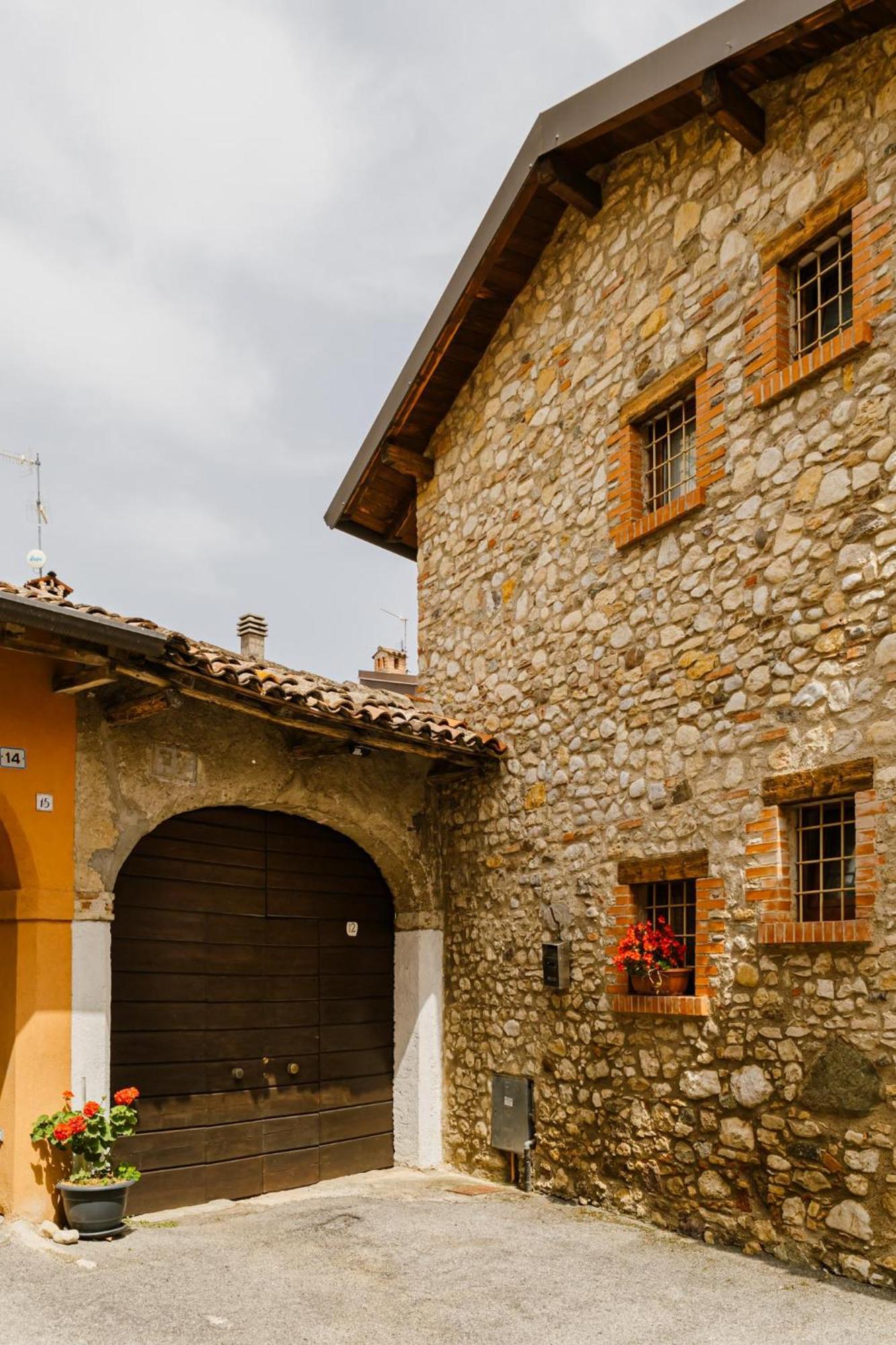 Cozy Castello Apartment Manerba del Garda Bagian luar foto